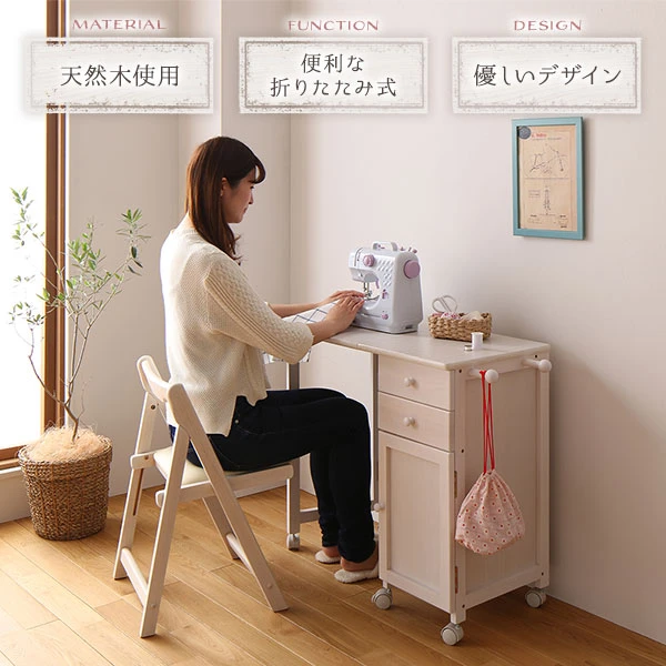 デスクがたためる 多機能収納デスク ・ チェア。天然木使用 / 便利な折りたたみ式 / 優しいデザイン