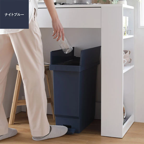 【日本製】省スペース開閉 バタフライオープンごみ箱 ペダル式 32L ナイトブルー