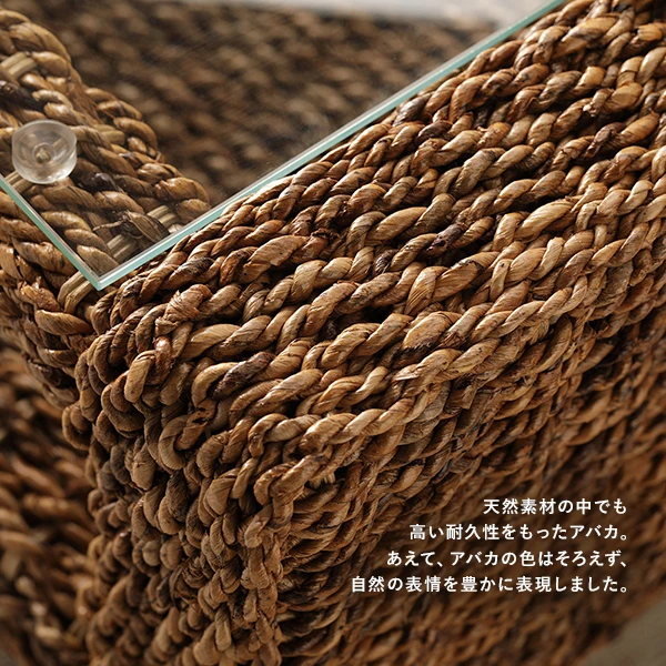 天然素材の中でも高い耐久性をもったアバカ。あえて 、 アバカの色はそろえず 、 自然の表情を豊かに表現しました。